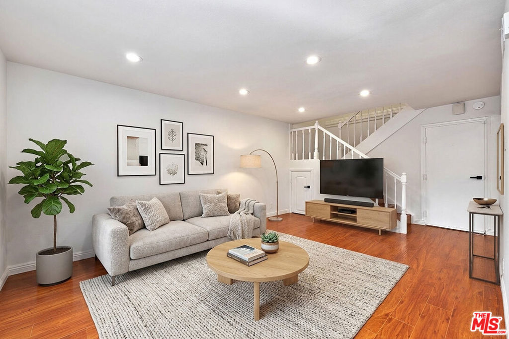 1575 Avenida Selva 204