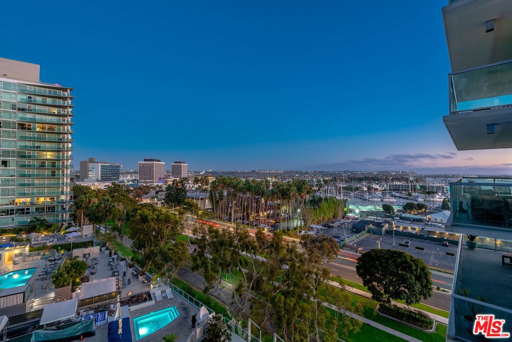 13700 Marina Pointe Drive 932