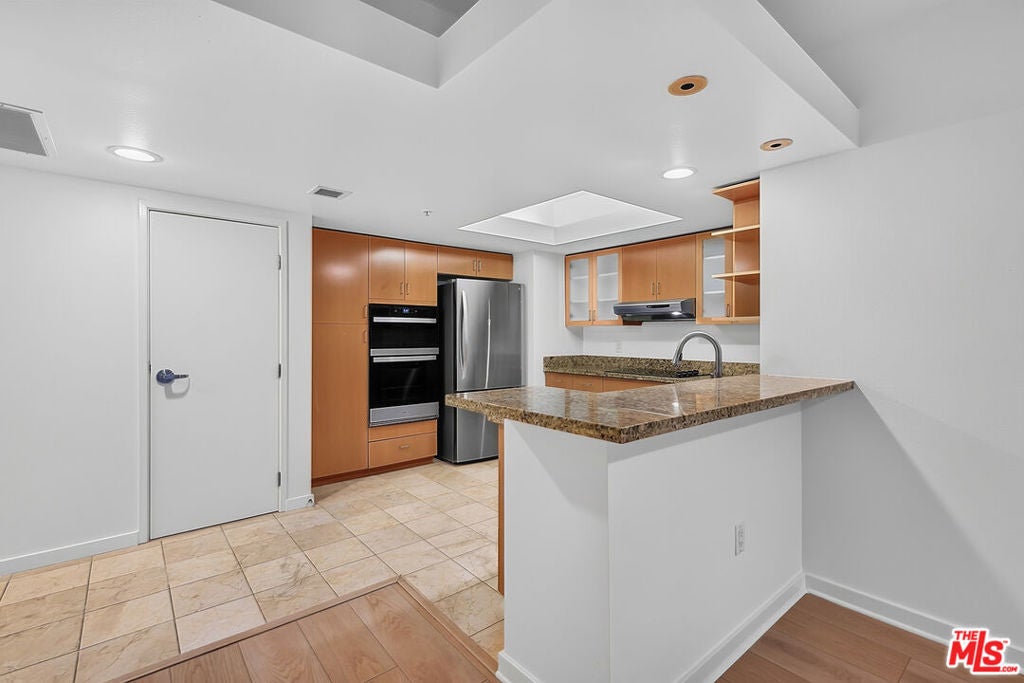 13700 Marina Pointe Drive 932
