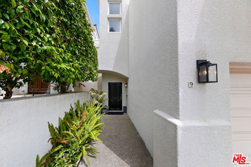 6435 Zumirez Drive 9