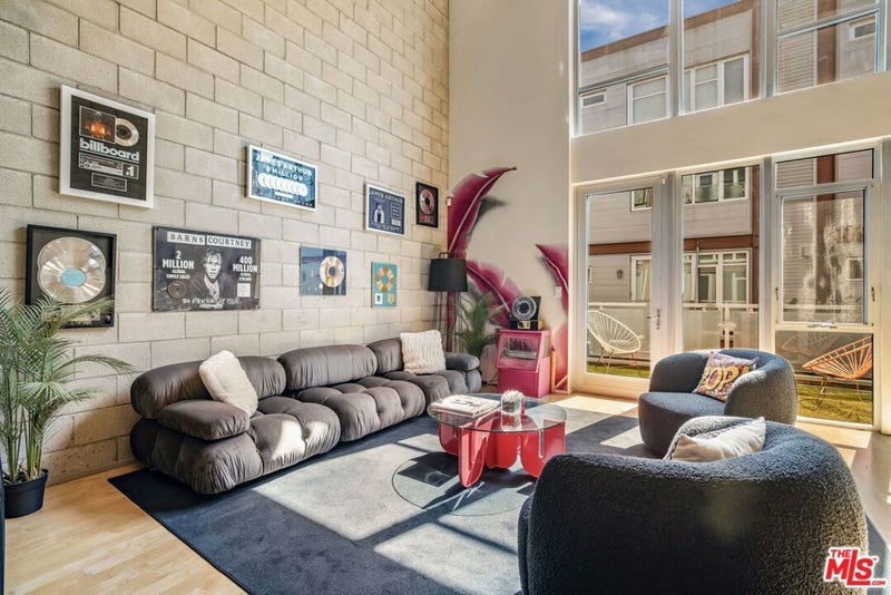 3450 Cahuenga Boulevard 604
