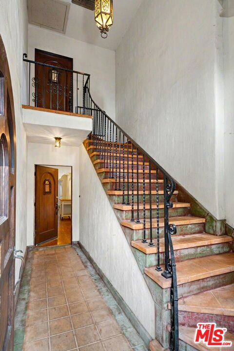 1262 S Burnside Avenue
