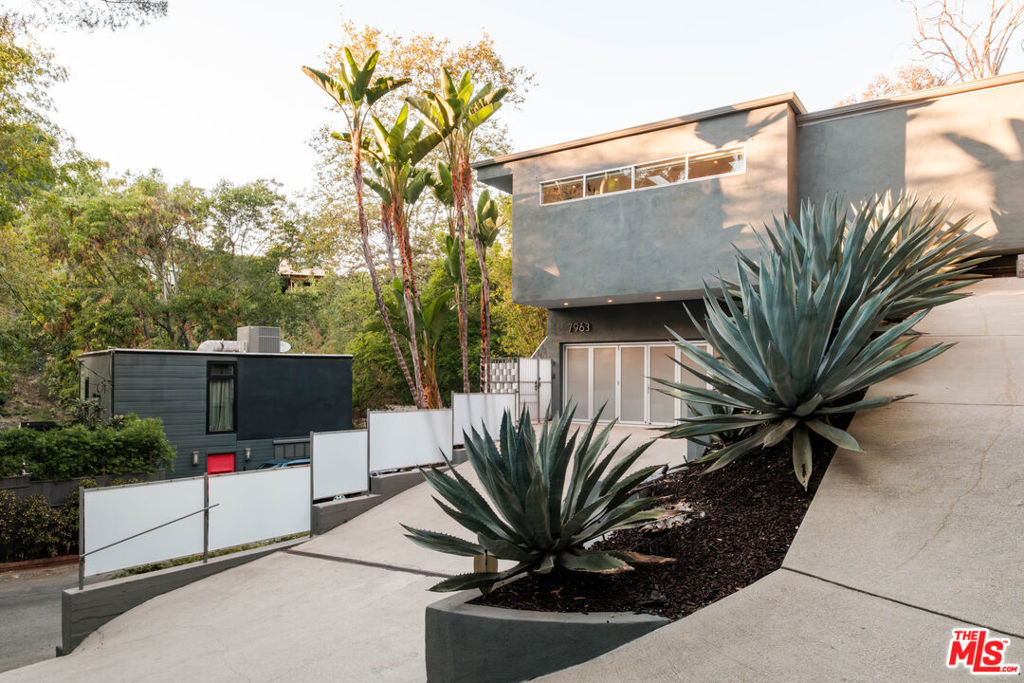 7963 Willow Glen Road