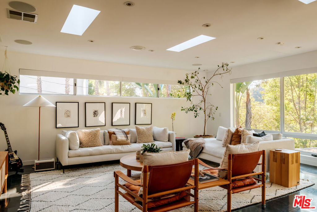 7963 Willow Glen Road