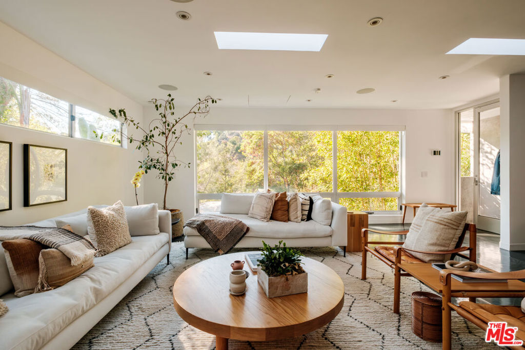 7963 Willow Glen Road