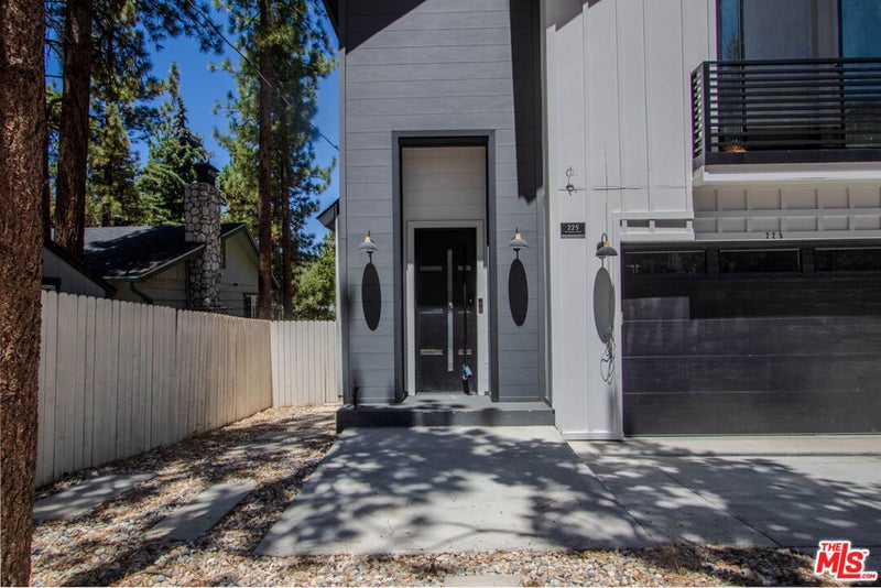 225 E Aeroplane Boulevard