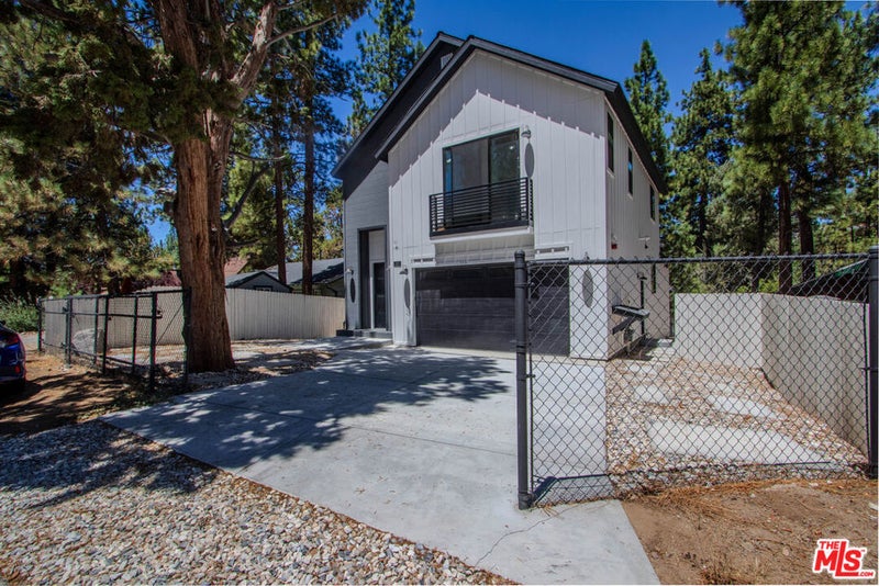 225 E Aeroplane Boulevard