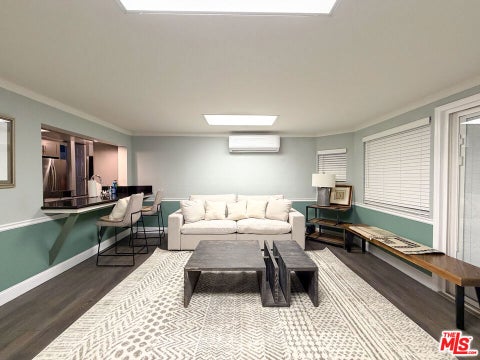 Photo of 942 S Bronson Avenue, Los Angeles, CA 90019 (MLS # 26864347)