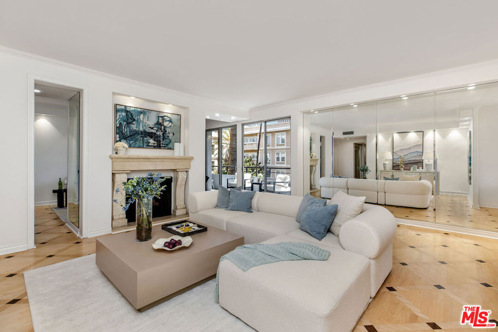 121 S Palm Drive 403