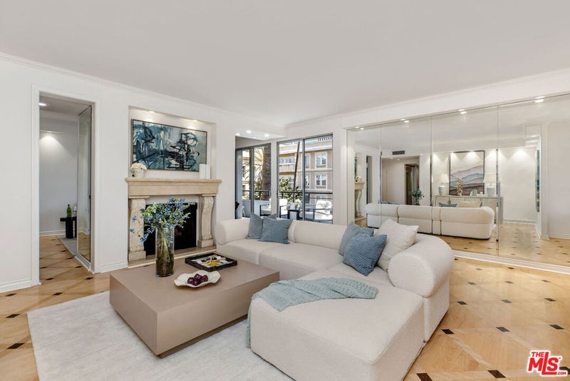 121 S Palm Drive 403