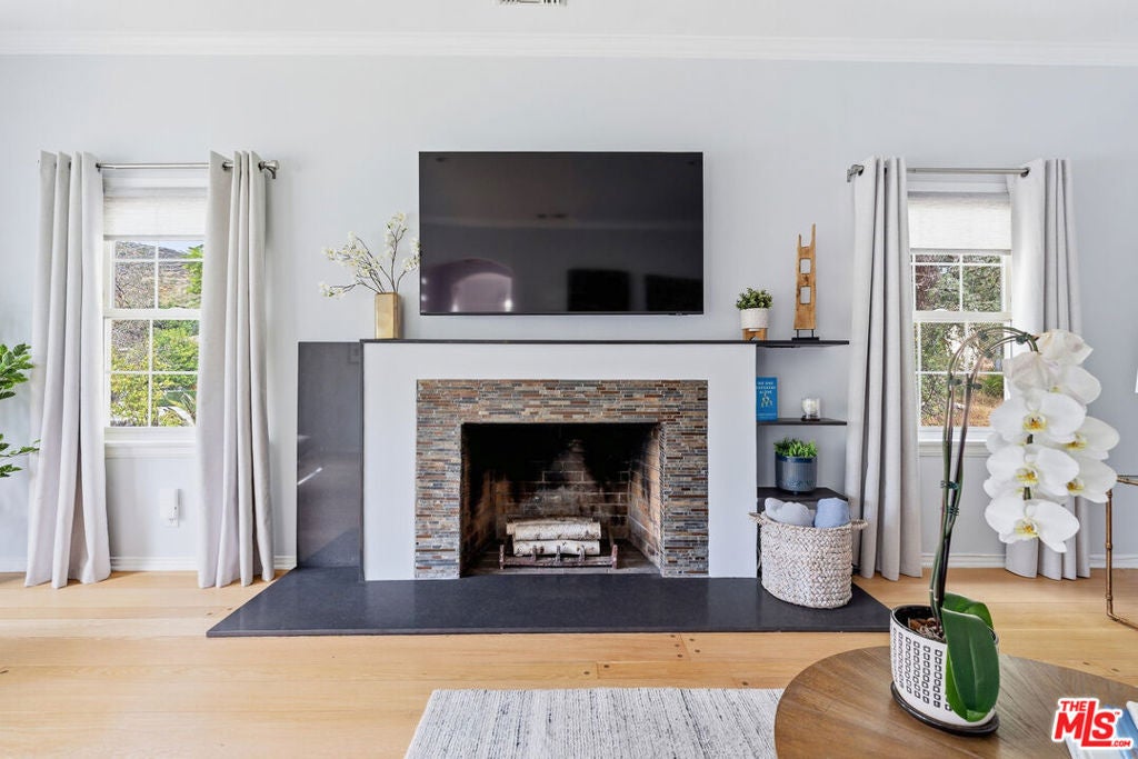 3047 Hermosa Avenue