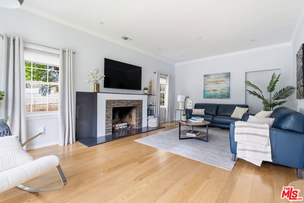 3047 Hermosa Avenue