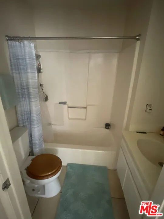 Gardena, California 90247, United States, 2 Bedrooms Bedrooms, ,3 BathroomsBathrooms,Residential,Active,130201