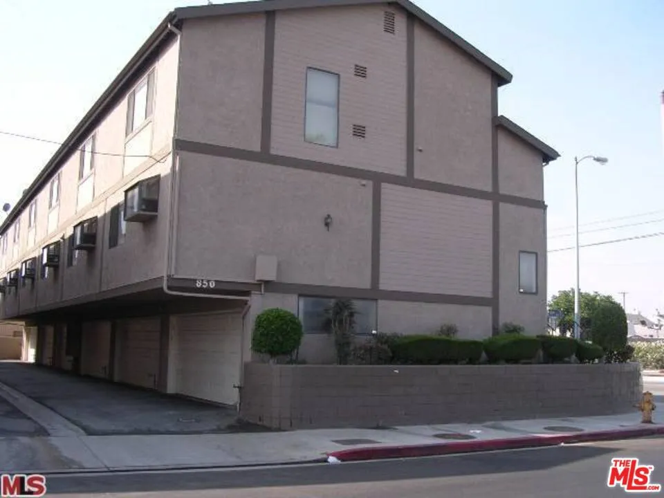 Gardena, California 90247, United States, 2 Bedrooms Bedrooms, ,3 BathroomsBathrooms,Residential,Active,130201