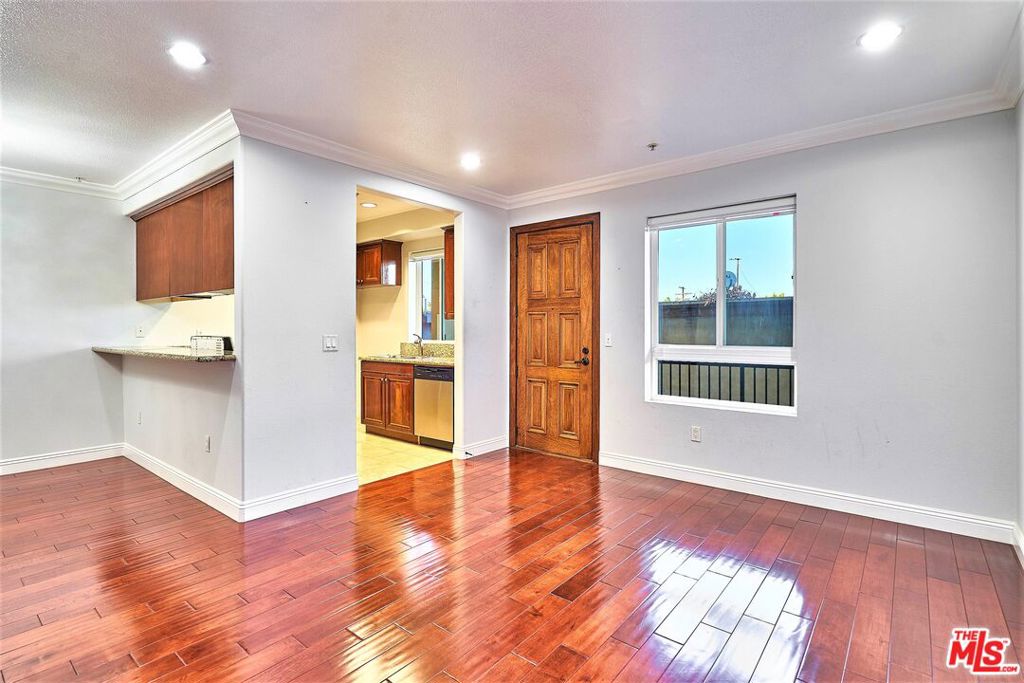 1401 S St Andrews Place 209