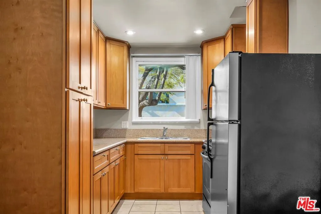 Los Angeles, California 90035, United States, 1 Bedroom Bedrooms, ,1 BathroomBathrooms,Residential,Active,121326