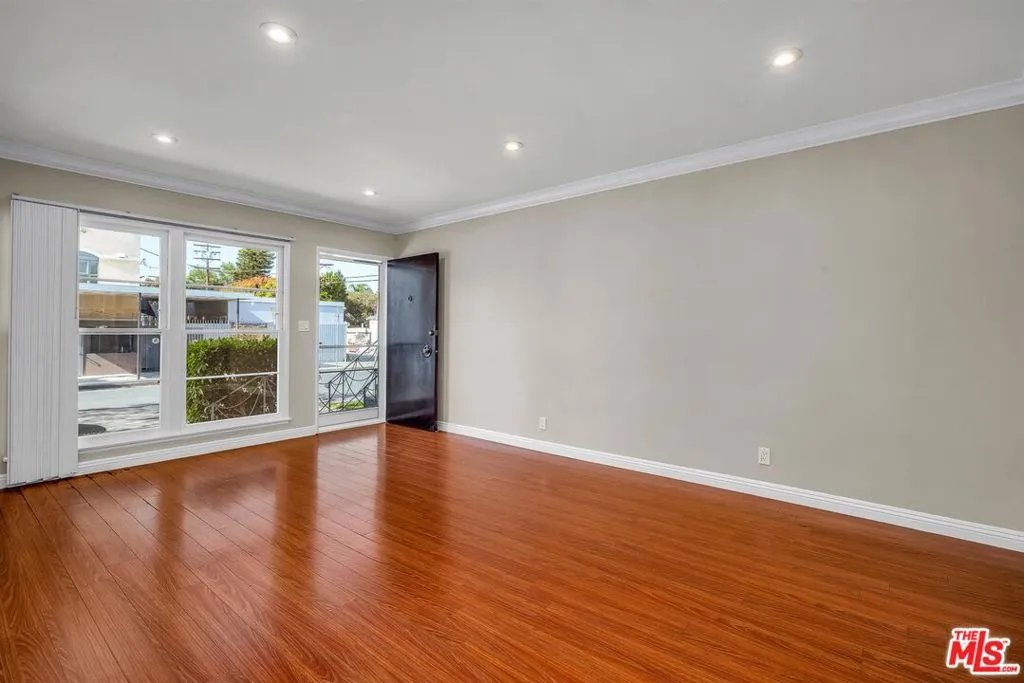 Los Angeles, California 90035, United States, 1 Bedroom Bedrooms, ,1 BathroomBathrooms,Residential,Active,121326