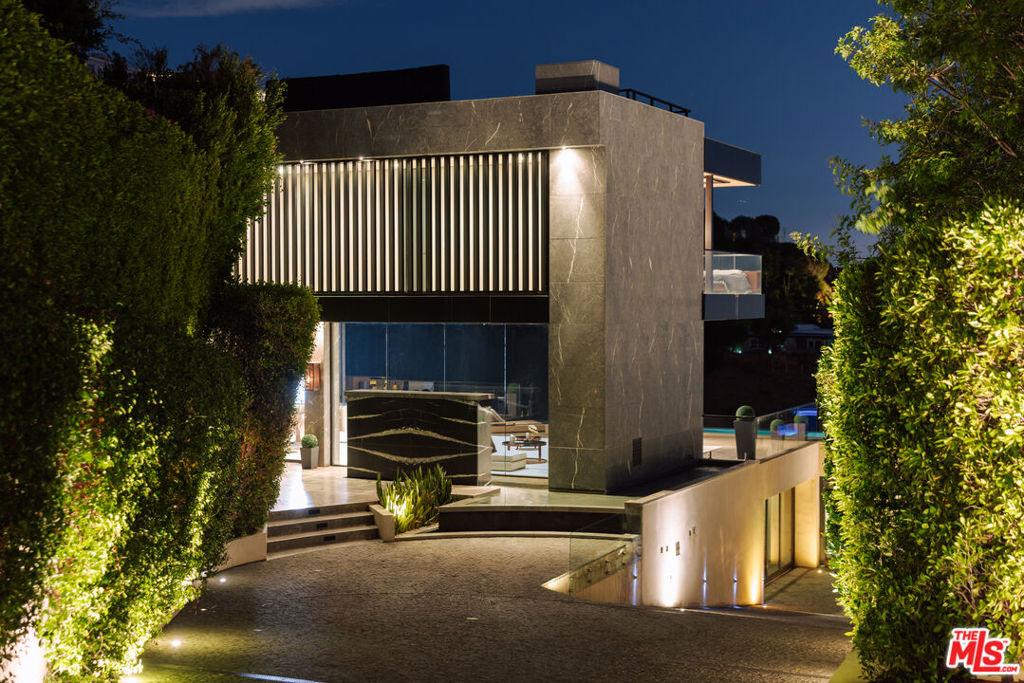 9199 Thrasher Avenue