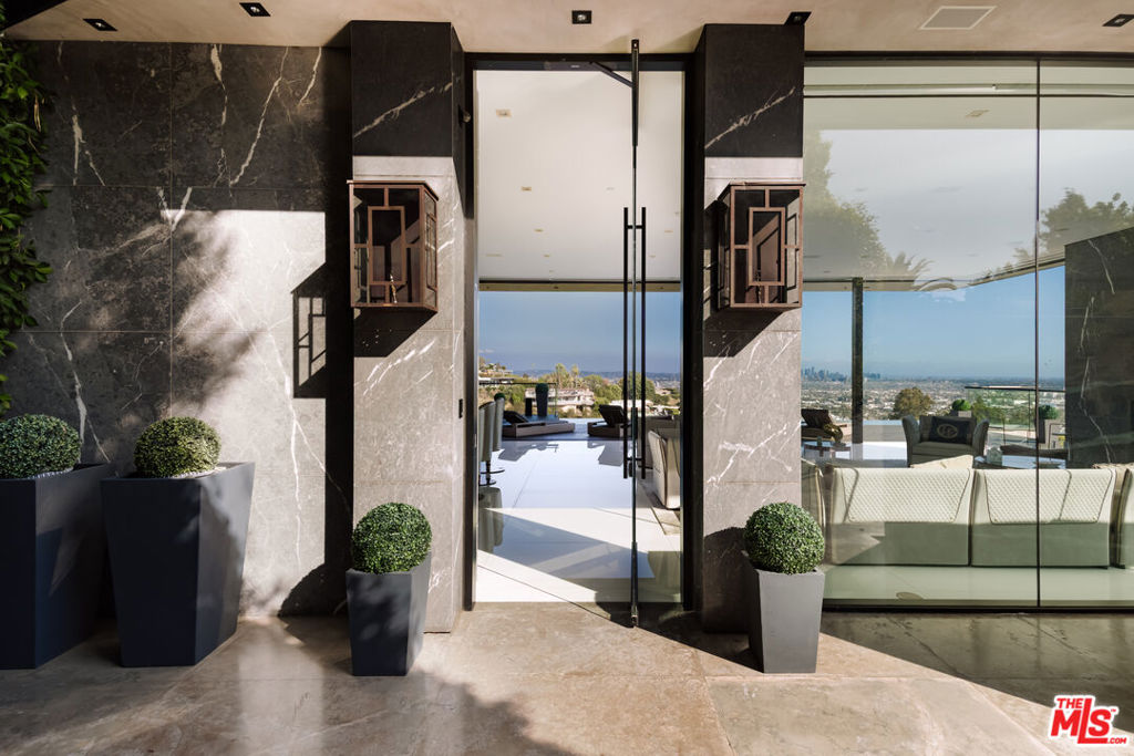 9199 Thrasher Avenue