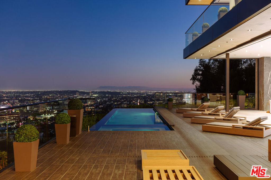 9199 Thrasher Avenue