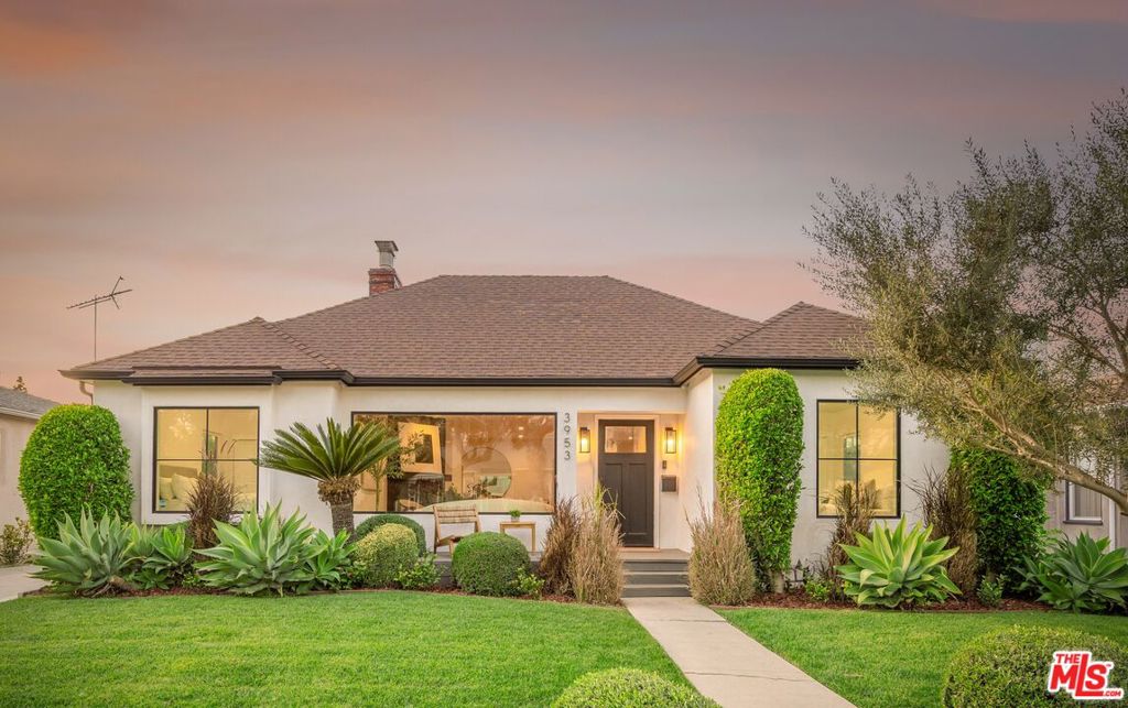 3953 S Victoria Avenue