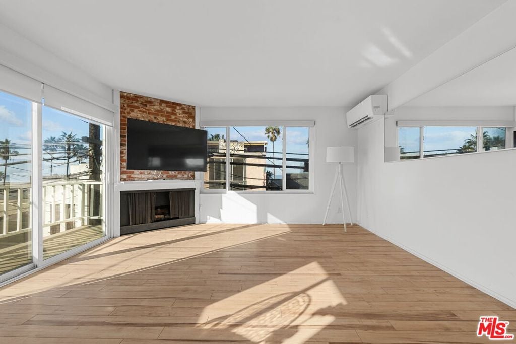 10 19th Avenue 9