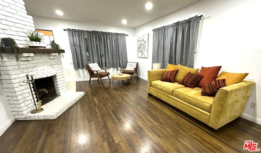 Properties 4 15732 Covello Street