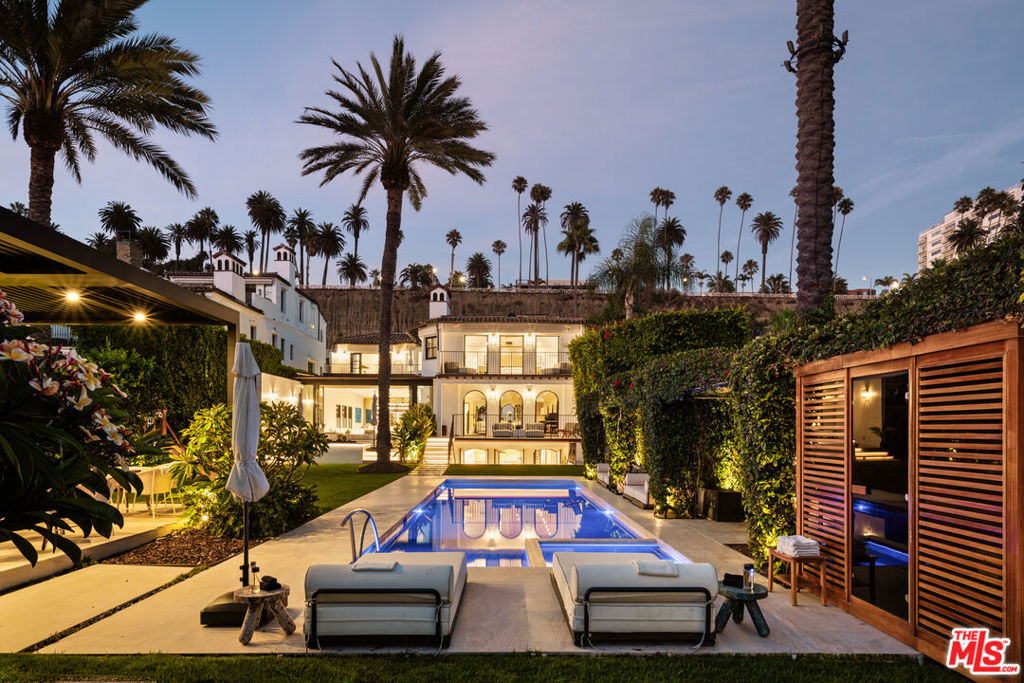 Properties 2 972 Palisades Beach Road