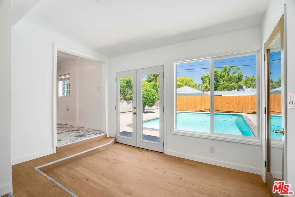 Tarzana, California 91335, United States, 3 Bedrooms Bedrooms, ,2 BathroomsBathrooms,Residential,Active,192303