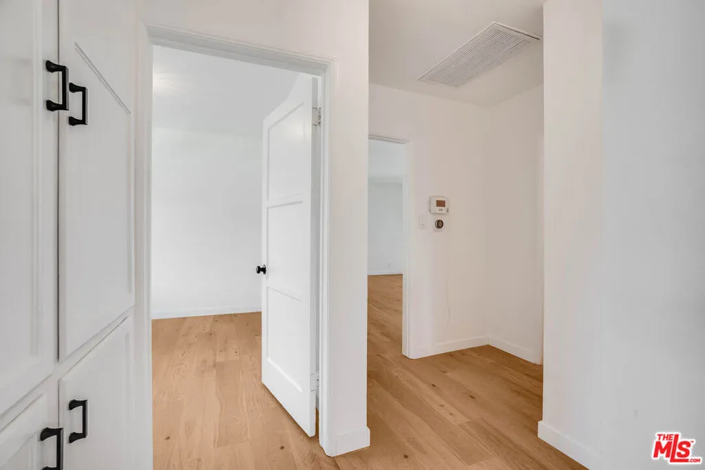 Tarzana, California 91335, United States, 3 Bedrooms Bedrooms, ,2 BathroomsBathrooms,Residential,Active,192303