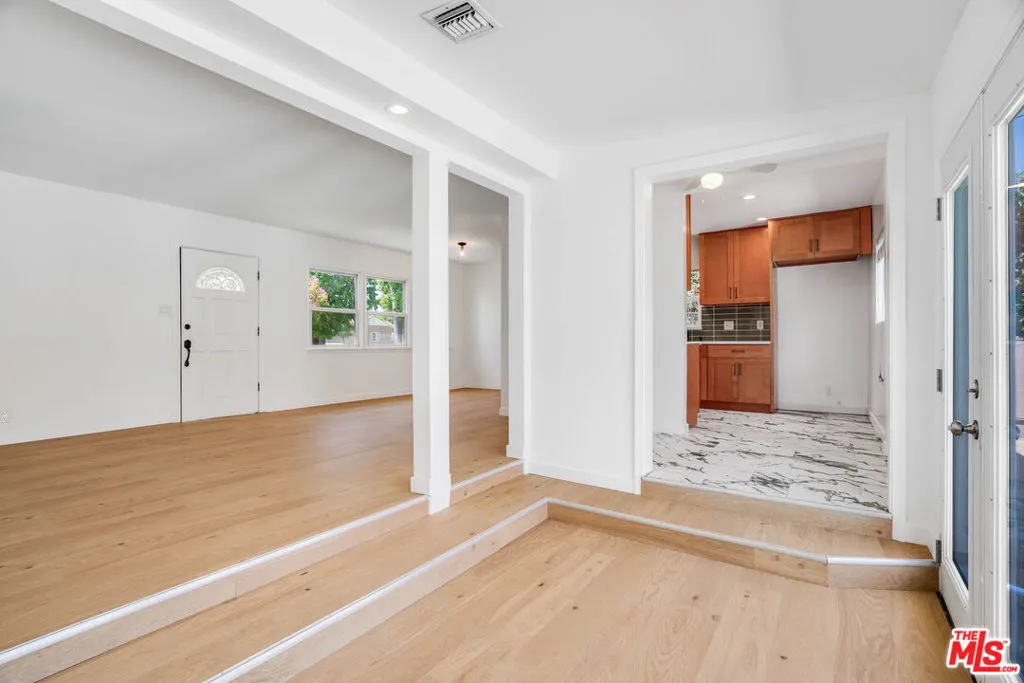 Tarzana, California 91335, United States, 3 Bedrooms Bedrooms, ,2 BathroomsBathrooms,Residential,Active,192303