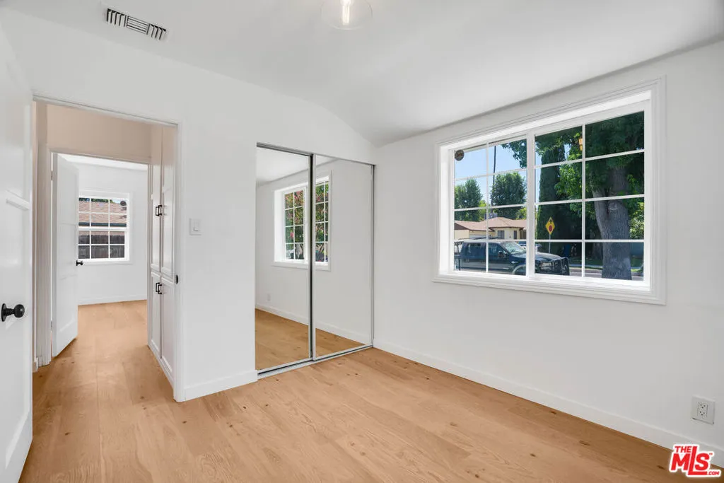 Tarzana, California 91335, United States, 3 Bedrooms Bedrooms, ,2 BathroomsBathrooms,Residential,Active,192303