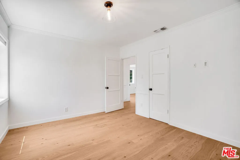 Tarzana, California 91335, United States, 3 Bedrooms Bedrooms, ,2 BathroomsBathrooms,Residential,Active,192303