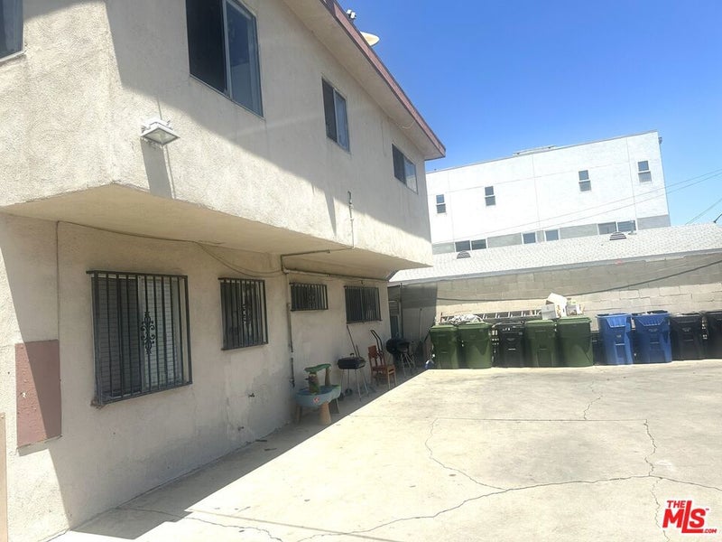 1138 Fedora Street
