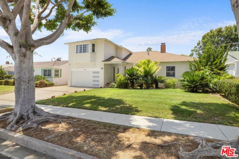 Photo of 9717 S 4th Avenue, Inglewood, CA 90305 (MLS # 26852635)