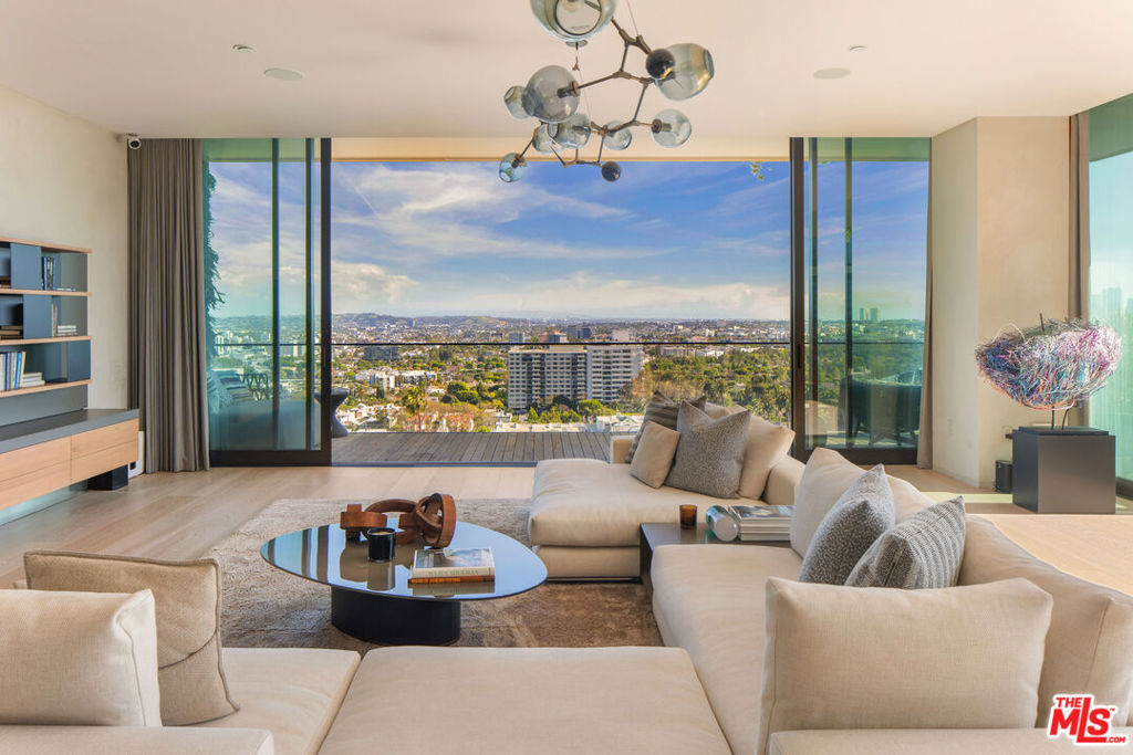 9040 W Sunset Boulevard 905