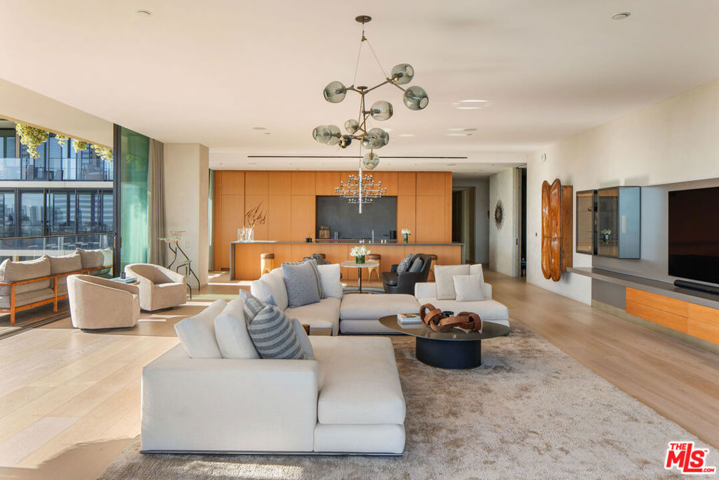 9040 W Sunset Boulevard 905