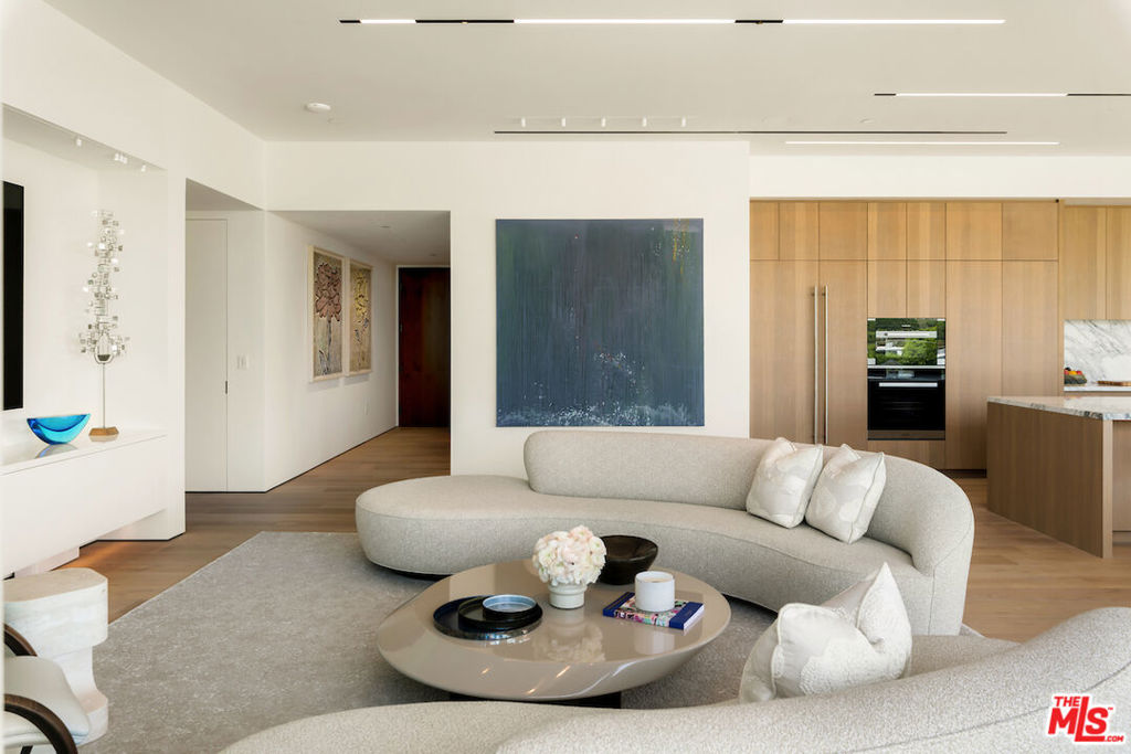 8899 Beverly Boulevard 5A