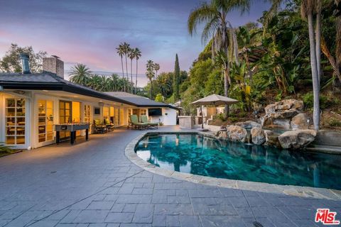 Photo of 9023 Alto Cedro Drive, Beverly Hills, CA 90210 (MLS # 26864437)