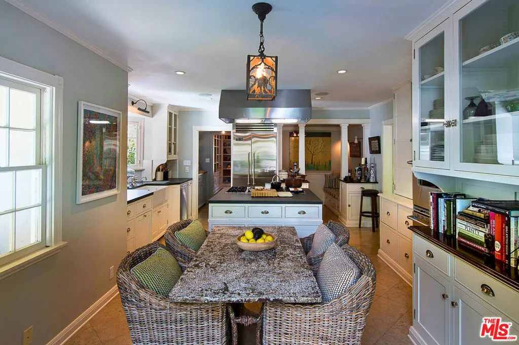 Santa Monica, California 90402, United States, 4 Bedrooms Bedrooms, ,4 BathroomsBathrooms,Residential,Active,143134