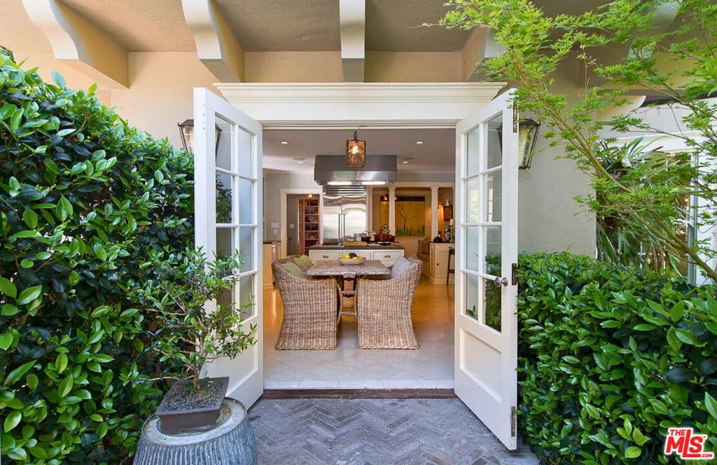 Santa Monica, California 90402, United States, 4 Bedrooms Bedrooms, ,4 BathroomsBathrooms,Residential,Active,143134