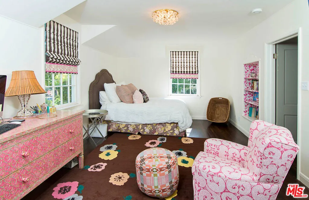 Santa Monica, California 90402, United States, 4 Bedrooms Bedrooms, ,4 BathroomsBathrooms,Residential,Active,143134