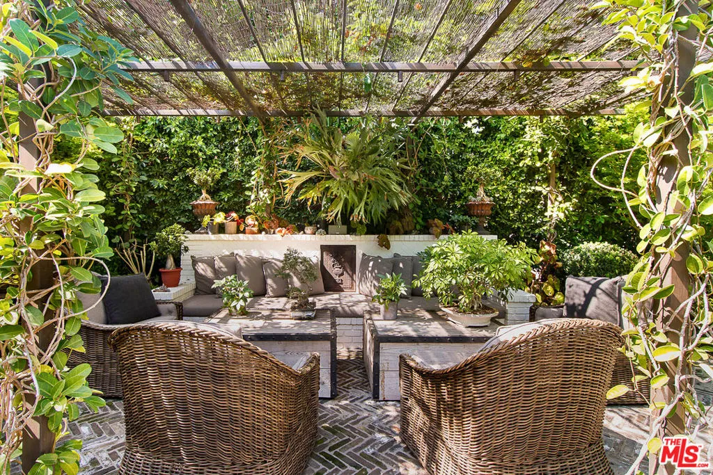 Santa Monica, California 90402, United States, 4 Bedrooms Bedrooms, ,4 BathroomsBathrooms,Residential,Active,143134