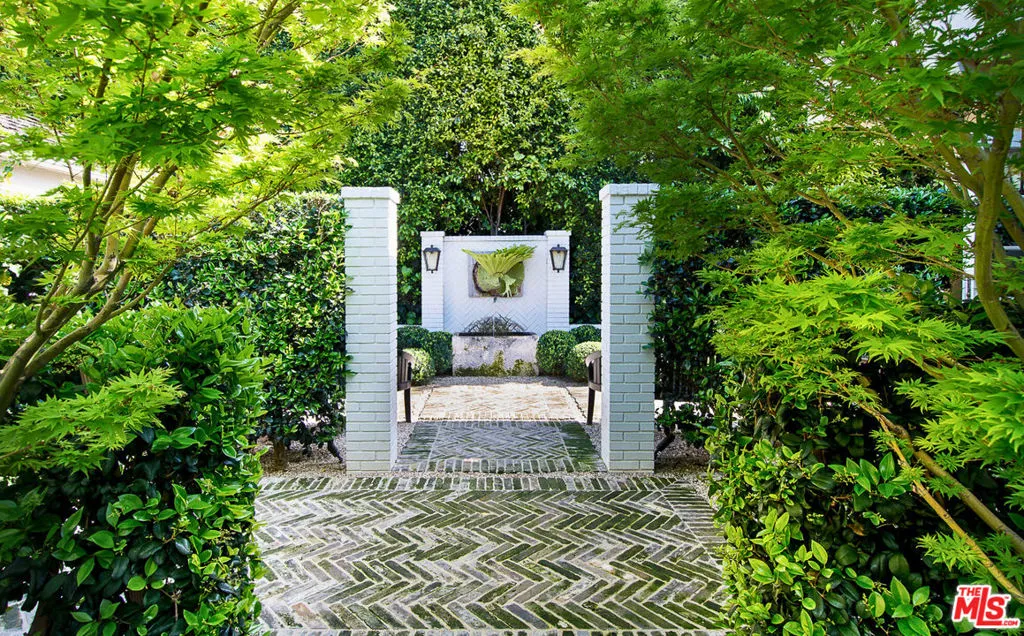 Santa Monica, California 90402, United States, 4 Bedrooms Bedrooms, ,4 BathroomsBathrooms,Residential,Active,143134