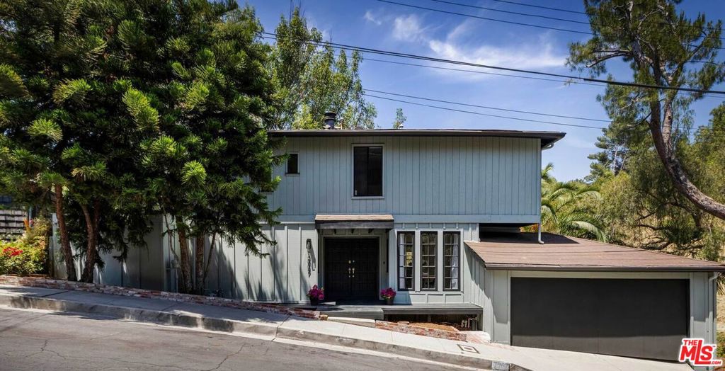 3887 Latrobe Street