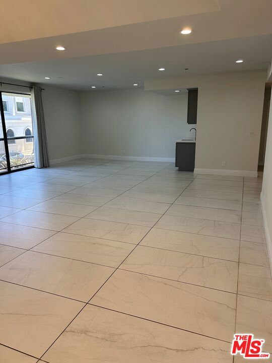 125 N Gale Drive 203