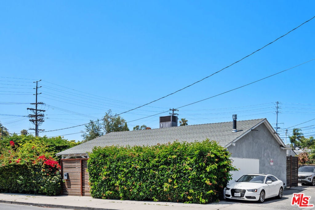 12035 Magnolia Boulevard