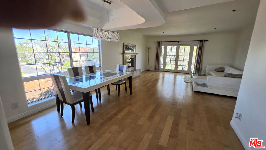 2205 S Bentley Avenue 302