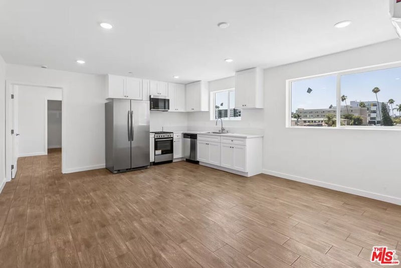 833 W 84th Street
