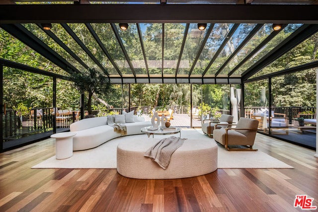 681 Brooktree Road, Santa Monica